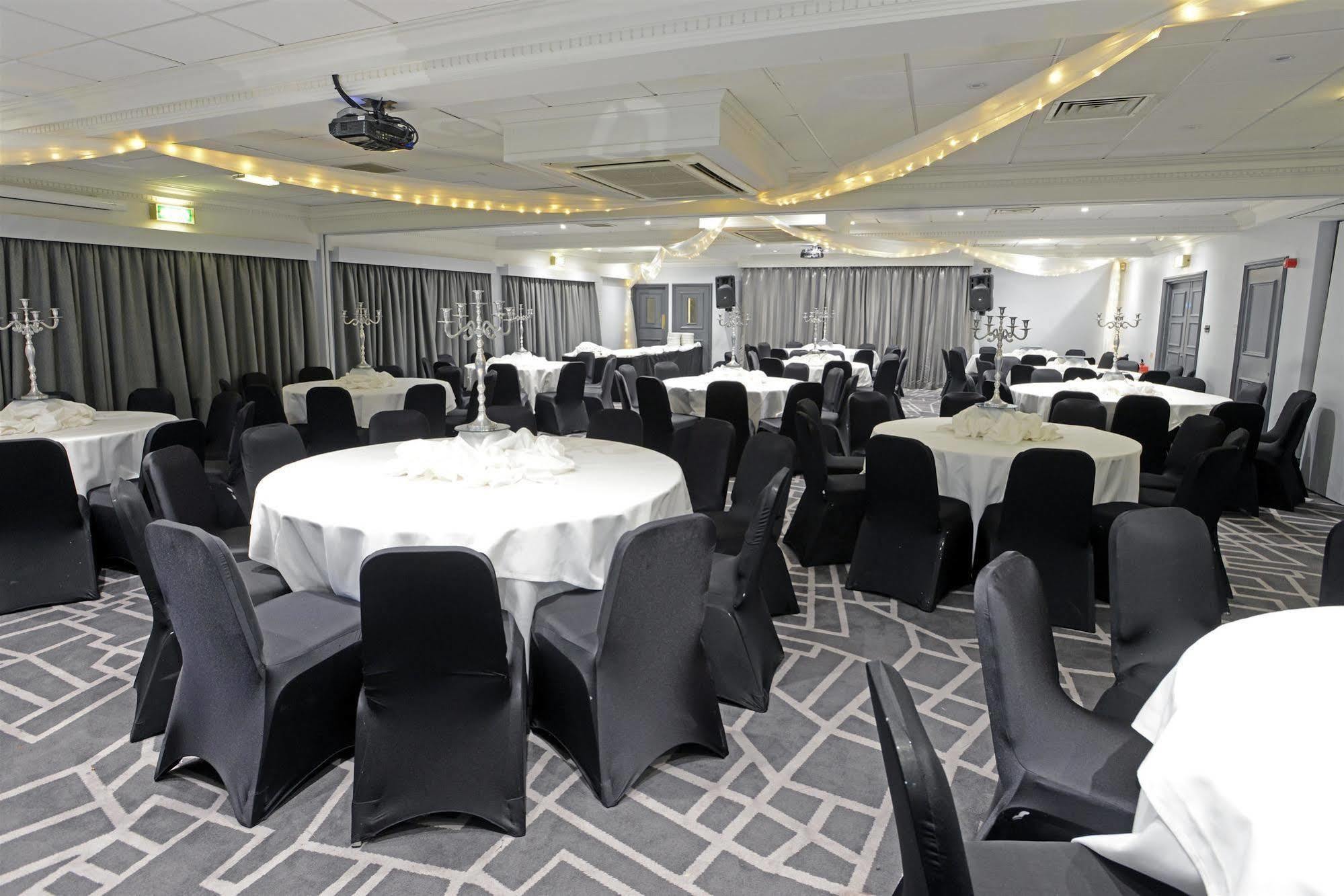 Village Hotel Birmingham Walsall Eksteriør billede